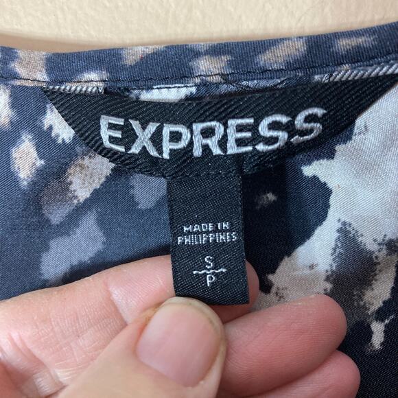 Romper Jumpsuit Shorts By Express Python Print Size S - Picture 4 of 8